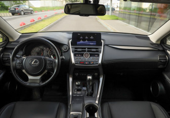 Подержанный автомобиль Lexus NX 2021 года (11 фото)