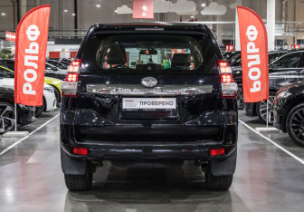 Подержанный автомобиль Toyota Land Cruiser Prado 2013 года (7 фото)