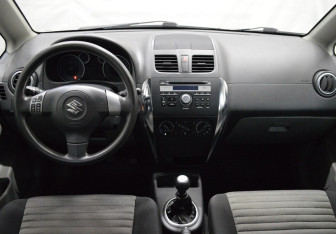 Подержанный автомобиль Suzuki SX4 Hatchback 2012 года (14 фото)