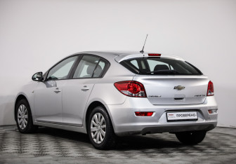 Подержанный автомобиль Chevrolet Cruze Hatchback 2012 года (7 фото)