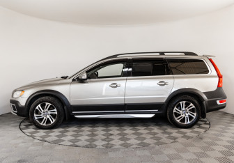 Подержанный автомобиль Volvo XC70 2012 года (8 фото)