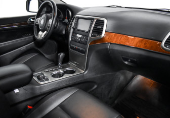 Подержанный автомобиль Jeep Grand Cherokee 2012 года (13 фото)