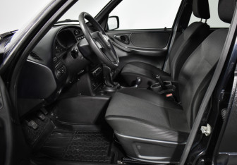 Подержанный автомобиль Chevrolet Niva 2017 года (10 фото)