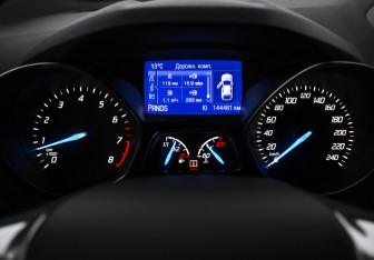 Подержанный автомобиль Ford Kuga 2013 года (19 фото)