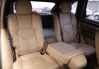 Подержанный автомобиль Porsche Cayenne 2013 года (24 фото)