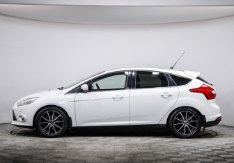 Подержанный автомобиль Ford Focus Hatchback 2012 года (8 фото)