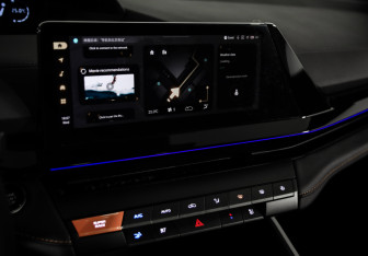 Подержанный автомобиль Changan UNI-V 2024 года (14 фото)