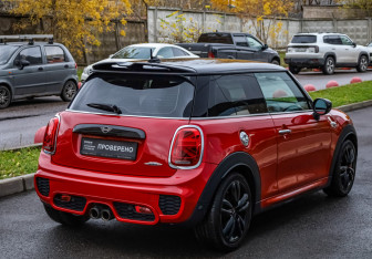 Подержанный автомобиль MINI Hatch 2020 года (6 фото)