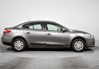 Подержанный автомобиль Renault Fluence 2011 года (4 фото)