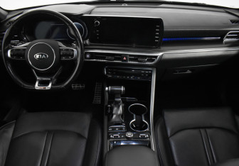 Подержанный автомобиль Kia K5 2020 года (15 фото)