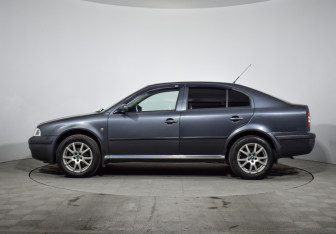 Подержанный автомобиль Skoda Octavia Liftback 2009 года (8 фото)