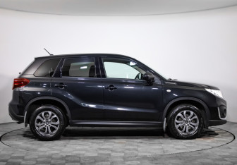 Подержанный автомобиль Suzuki Vitara 2021 года (4 фото)