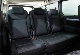 Подержанный автомобиль Peugeot Traveller 2019 года (21 фото)