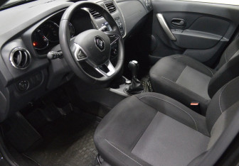Подержанный автомобиль Renault Sandero 2019 года (10 фото)