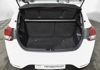 Подержанный автомобиль Kia Rio Hatchback 2017 года (18 фото)