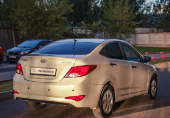 Подержанный автомобиль Hyundai Solaris Sedan 2015 года (6 фото)
