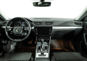 Подержанный автомобиль Skoda Superb Liftback 2020 года (13 фото)