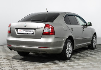 Подержанный автомобиль Skoda Octavia Liftback 2010 года (5 фото)