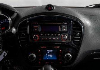 Подержанный автомобиль Nissan Juke 2013 года (16 фото)