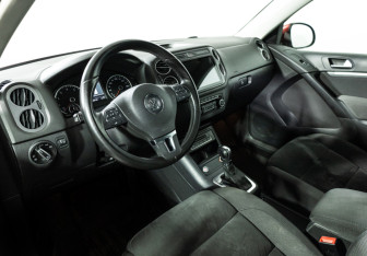 Подержанный автомобиль Volkswagen Tiguan 2012 года (11 фото)