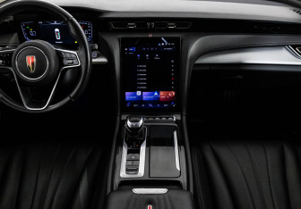 Подержанный автомобиль Hongqi H5 2024 года (16 фото)