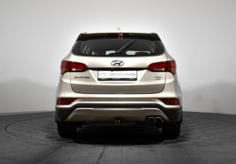 Подержанный автомобиль Hyundai Santa Fe 2017 года (6 фото)