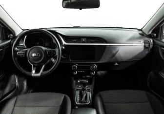 Подержанный автомобиль Kia Rio Hatchback 2021 года (13 фото)