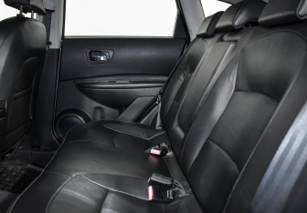 Подержанный автомобиль Nissan Qashqai 2008 года (12 фото)