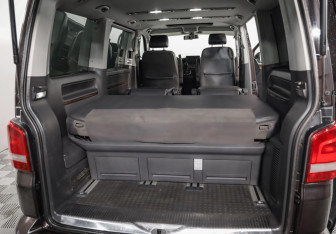 Подержанный автомобиль Volkswagen Multivan 2011 года (25 фото)
