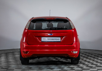 Подержанный автомобиль Ford Focus Hatchback 2010 года (4 фото)