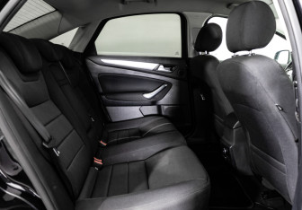 Подержанный автомобиль Ford Mondeo Sedan 2013 года (16 фото)