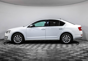 Подержанный автомобиль Skoda Octavia Liftback 2016 года (8 фото)