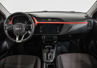 Подержанный автомобиль Kia Rio Hatchback 2021 года (10 фото)