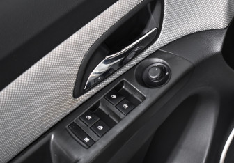Подержанный автомобиль Chevrolet Cruze Sedan 2011 года (10 фото)