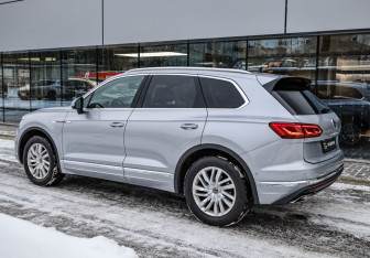 Подержанный автомобиль Volkswagen Touareg 2021 года (6 фото)