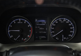 Подержанный автомобиль Toyota RAV4 2019 года (13 фото)