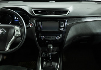 Подержанный автомобиль Nissan X-Trail 2017 года (14 фото)