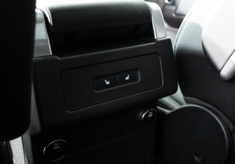 Подержанный автомобиль Land Rover Discovery 2017 года (27 фото)