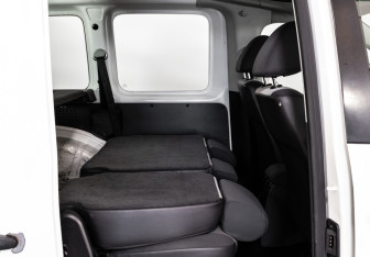 Подержанный автомобиль Volkswagen Caddy Compactvan 2012 года (18 фото)