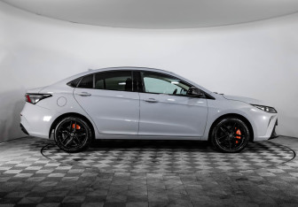 Подержанный автомобиль Omoda S5 GT 2023 года (4 фото)