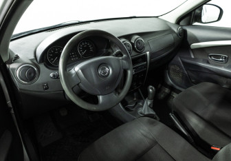 Подержанный автомобиль Nissan Almera Sedan 2013 года (11 фото)