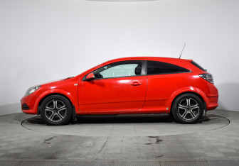 Подержанный автомобиль Opel Astra Hatchback 2010 года (8 фото)