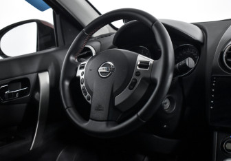 Подержанный автомобиль Nissan Qashqai 2010 года (14 фото)