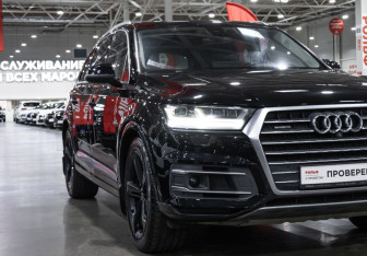 Подержанный автомобиль Audi Q7 2017 года (4 фото)