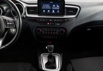Подержанный автомобиль Kia Ceed Wagon 2019 года (14 фото)