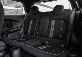 Подержанный автомобиль MINI Hatch 2020 года (26 фото)