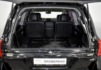 Подержанный автомобиль Toyota Land Cruiser Suv 2012 года (20 фото)