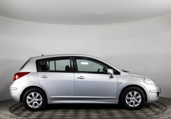 Подержанный автомобиль Nissan Tiida Hatchback 2010 года (4 фото)
