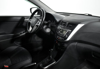 Подержанный автомобиль Hyundai Solaris Sedan 2016 года (13 фото)