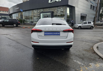 Подержанный автомобиль Skoda Rapid Liftback 2022 года (5 фото)